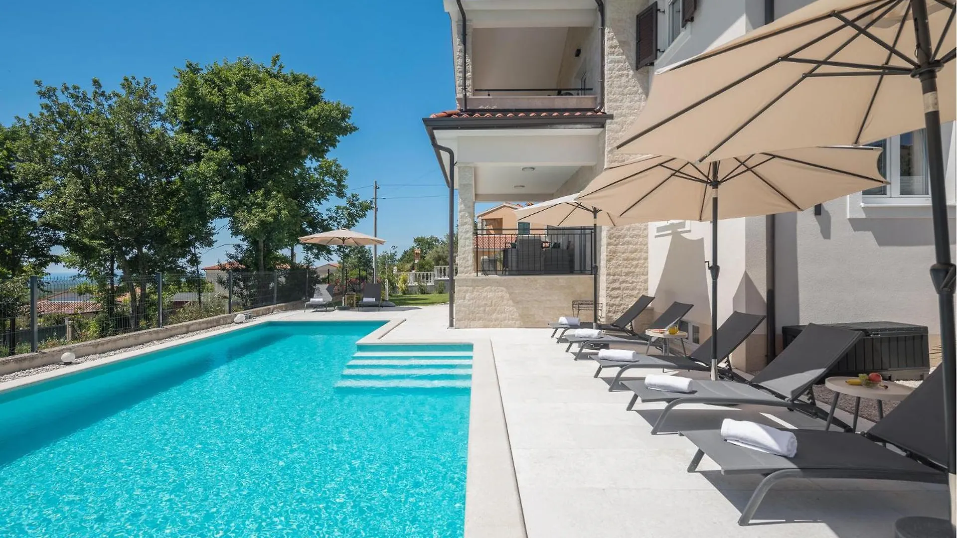 Gorgeous Home In Rojci With Kitchen Kastelir 0*,