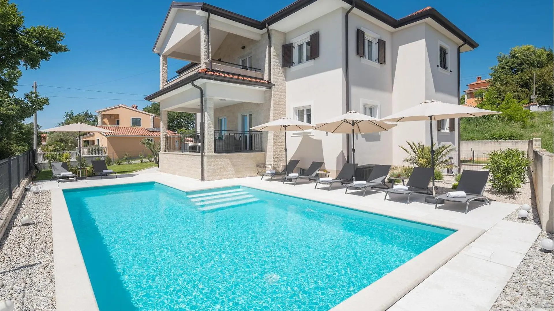 Gorgeous Home In Rojci With Kitchen Kastelir