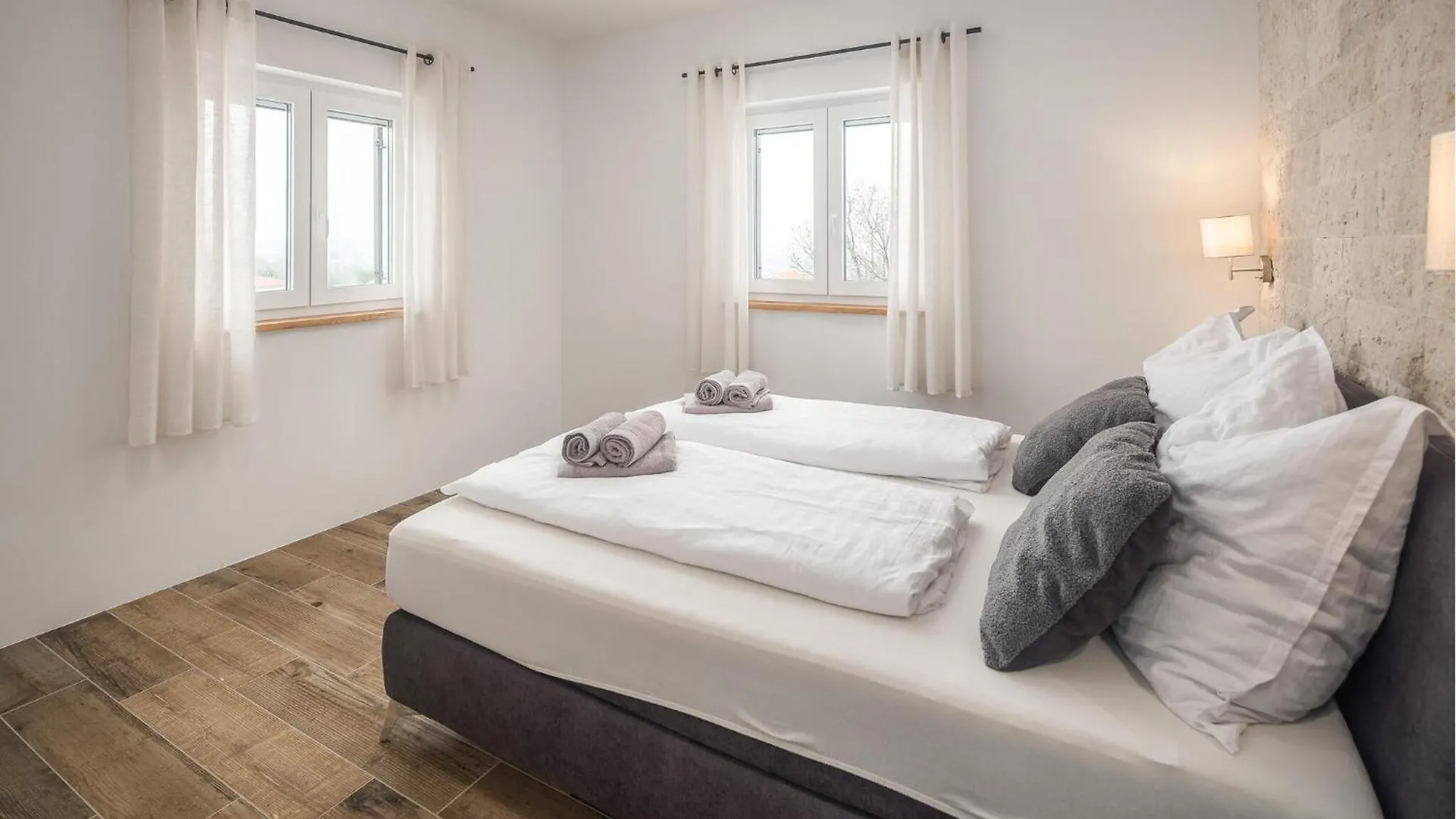 Gorgeous Home In Rojci With Kitchen Kastelir Holiday home